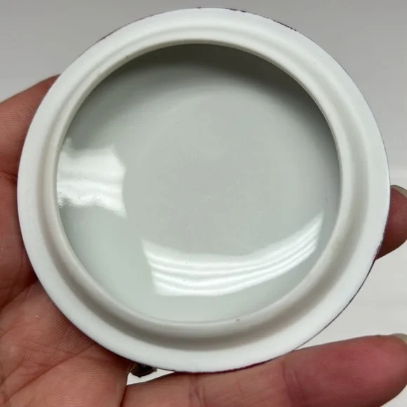 Vintage Limoges France porcelain dresser /trinket box - Picture 4 of 8